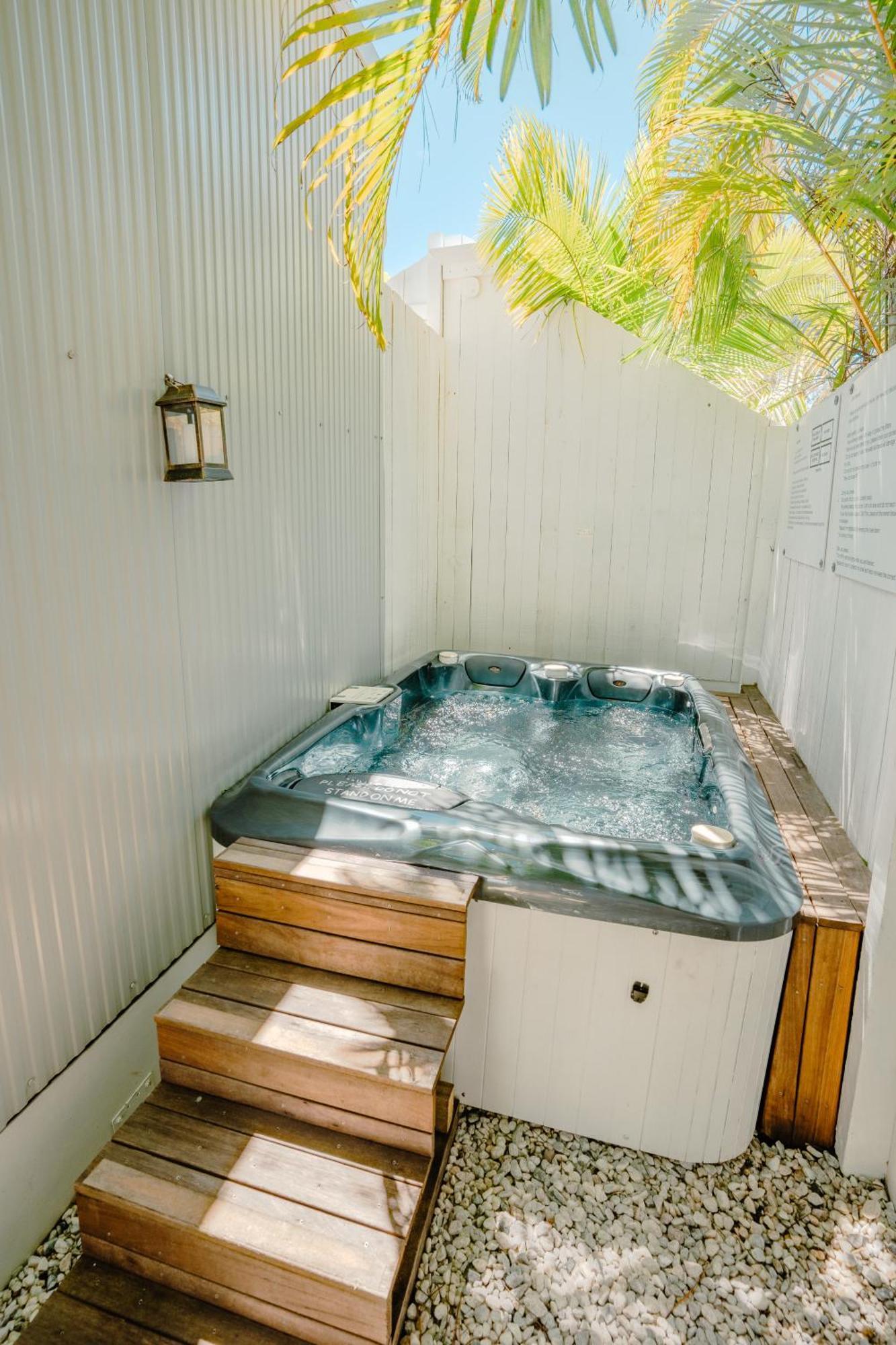 Private Outdoor Spa, Fire Pit, Cinema Room - The Cottage Coolum Beach Exteriér fotografie