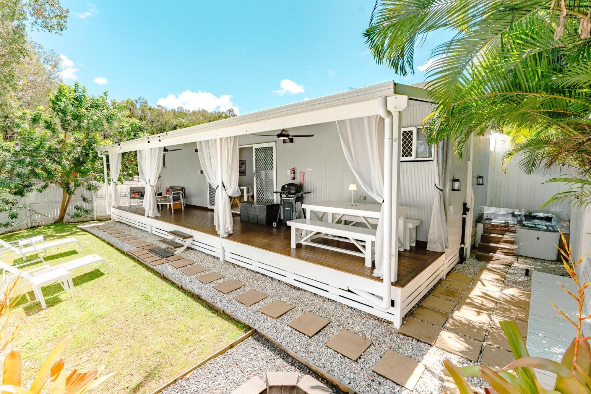 Private Outdoor Spa, Fire Pit, Cinema Room - The Cottage Coolum Beach Exteriér fotografie
